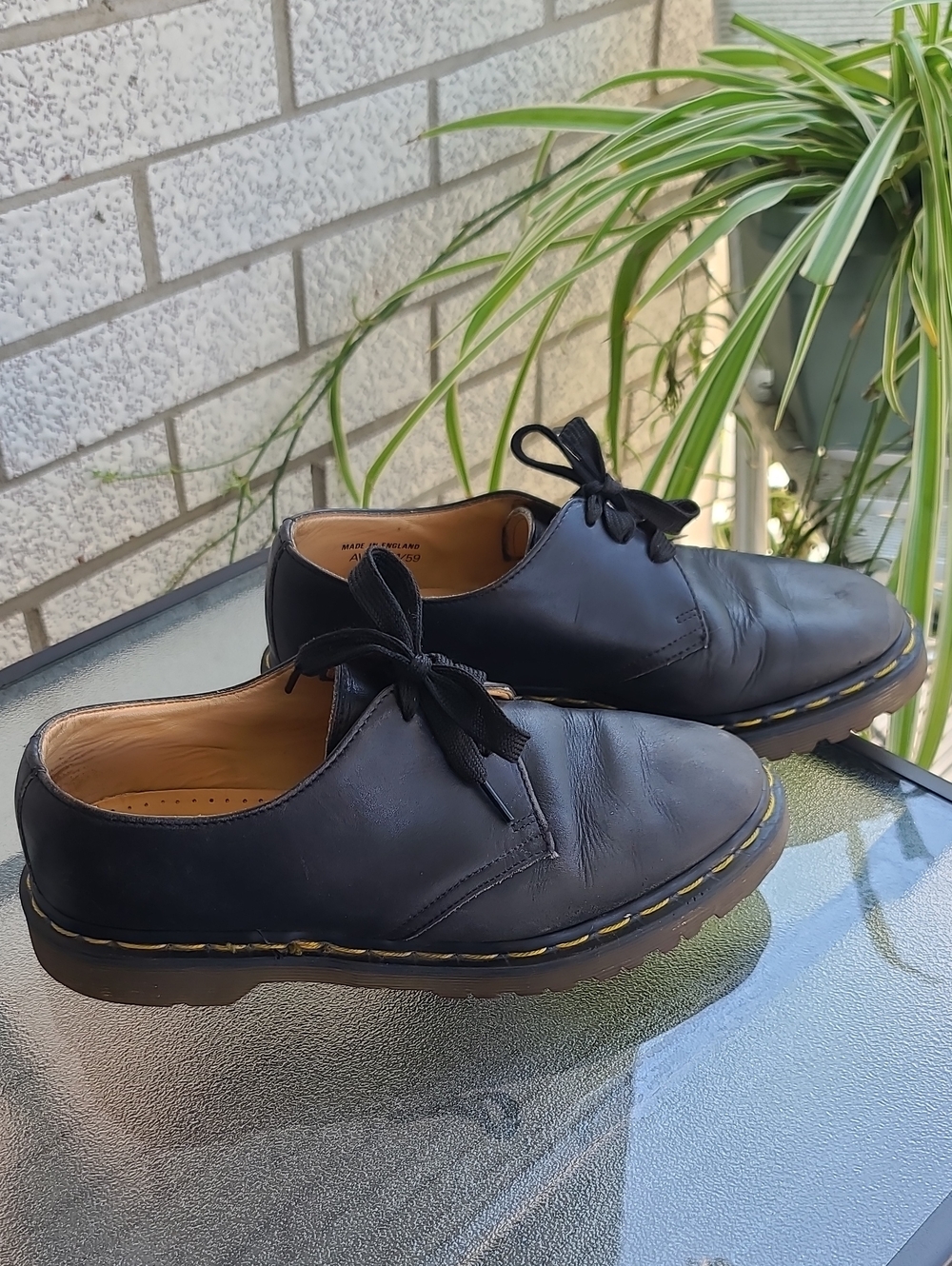 Doc Martens 1461 / Dr. Martens - Made in England - 3 Hole Black Shoe UK Size 6